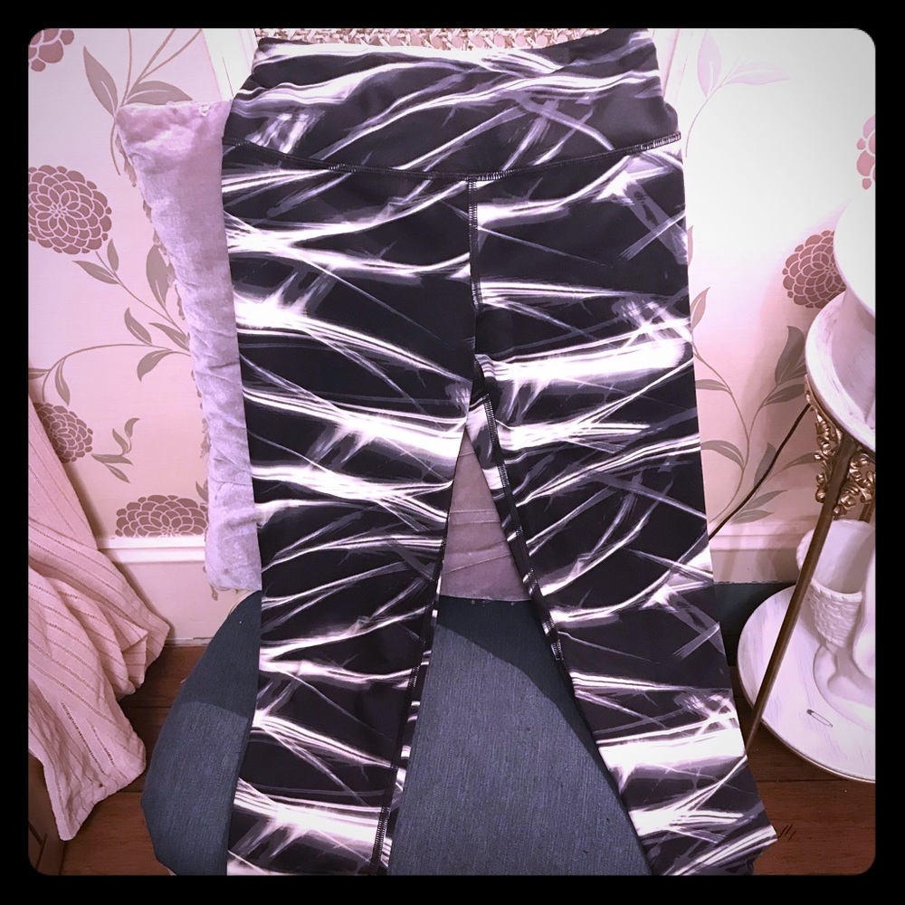 VS body by Victoria leggings size XS. Very nice